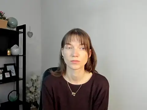 KiraBliss28 online show from May 27, 2026, 5:37 am