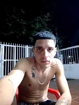 Snapshot of boy_max_latin chatting on July 15, 2026, 1:33 am boy max latin online show from July 15, 2026, 1:33 am