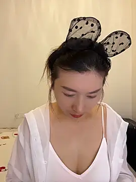qiuqiu 018 online show from May 26, 2026, 10:50 pm