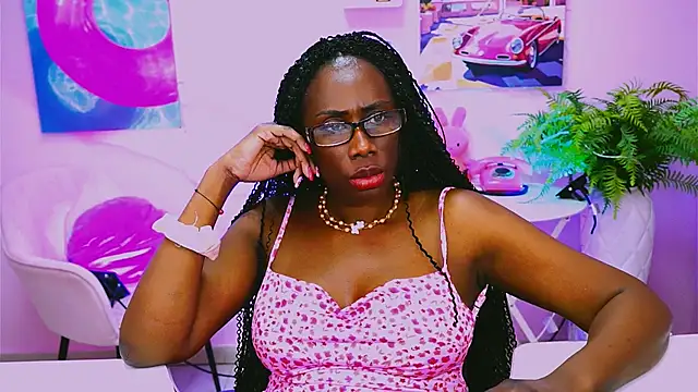naomicampbi online show from May 24, 2026, 10:09 am