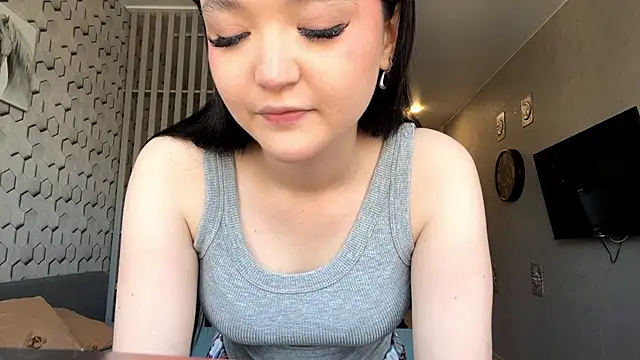 NikiGrandberry online show from May 24, 2026, 2:44 pm
