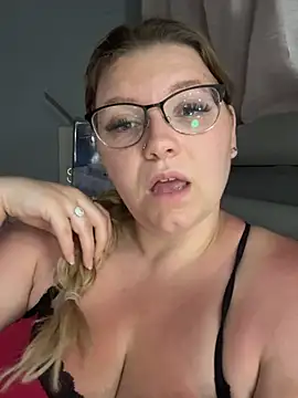 LucieLouBabe online show from May 28, 2026, 11:57 pm