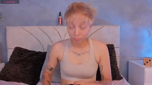 Snapshot of vane_grey chatting on July 10, 2026, 6:21 pm vane grey online show from July 10, 2026, 6:21 pm