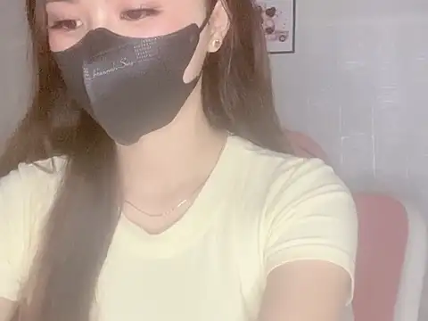 Uri sexy online show from July 28, 2026, 2:51 am