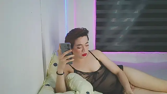 Pretty Bug online show from July 12, 2026, 12:51 pm