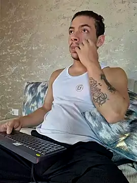 Snapshot of OliverWyse chatting on June 22, 2026, 11:57 pm OliverWyse online show from June 22, 2026, 11:57 pm
