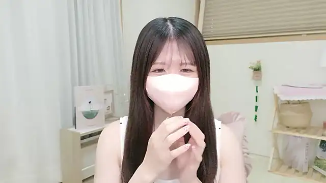 Snapshot of Yuinyaaa chatting on June 15, 2026, 7:32 am Yuinyaaa online show from June 15, 2026, 7:32 am