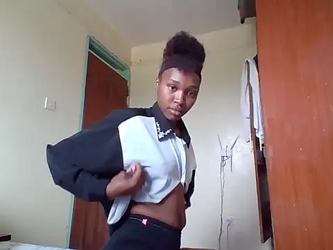 ebonysylvia online show from May 28, 2026, 7:38 am