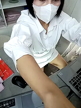 Julie-Rosee online show from June 6, 2026, 1:43 am