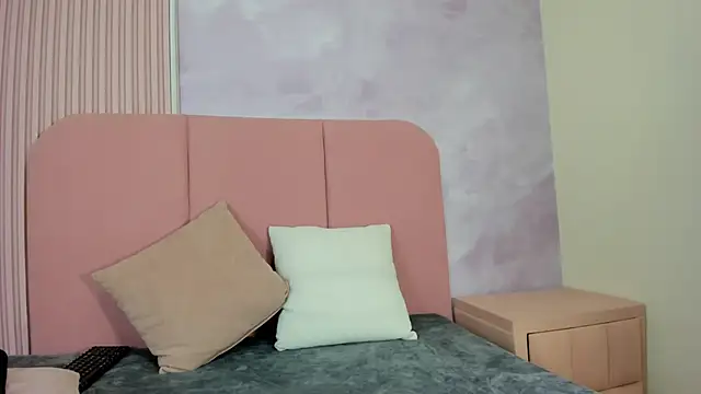 Snapshot of Rosa_Aura chatting on June 17, 2026, 1:52 am Rosa Aura online show from June 17, 2026, 1:52 am