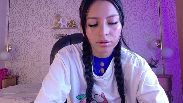 Laurengh  online show from May 26, 2026, 8:27 pm