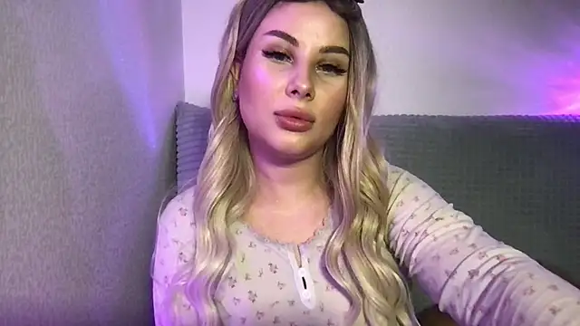 Lili Weiss online show from June 14, 2026, 4:42 pm