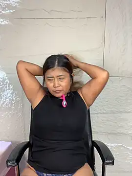 Snapshot of LyraMilano chatting on June 3, 2026, 12:30 pm LyraMilano online show from June 3, 2026, 12:30 pm