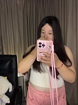 Luckysisi-s online show from May 26, 2026, 11:28 am