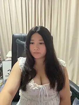 Luckysisi-s online show from June 5, 2026, 1:39 pm