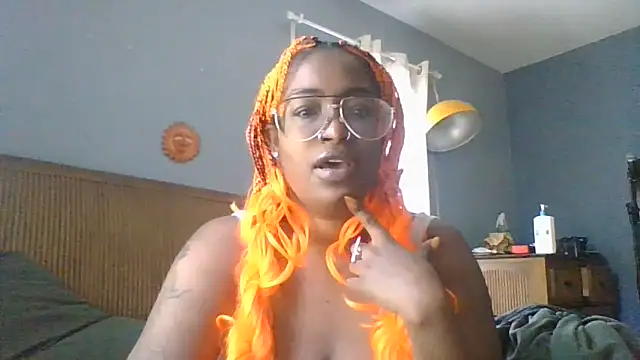 CloverGirlxo online show from June 1, 2026, 4:09 pm