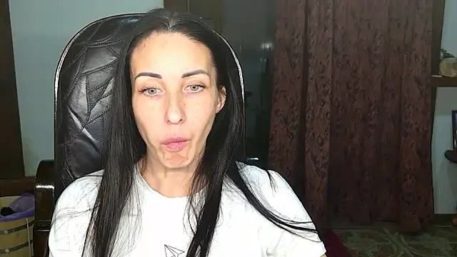 Snapshot of BouncySweety chatting on November 4, 2025, 4:39 pm BouncySweety online show from November 4, 2025, 4:39 pm