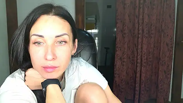 Snapshot of BouncySweety chatting on November 27, 2025, 8:11 pm BouncySweety online show from November 27, 2025, 8:11 pm