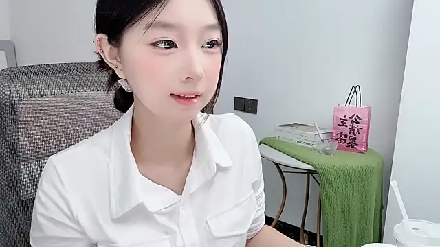 Snapshot of Yoyo33355 chatting on June 21, 2026, 3:20 am Yoyo33355 online show from June 21, 2026, 3:20 am