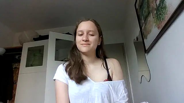 SoftieSophie online show from June 20, 2026, 4:04 am
