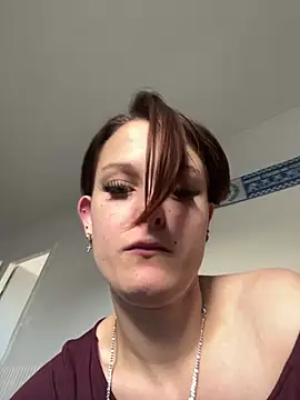 Quenn667 online show from June 5, 2026, 5:40 pm