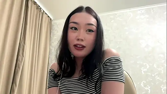 LilowNax online show from May 26, 2026, 6:37 pm