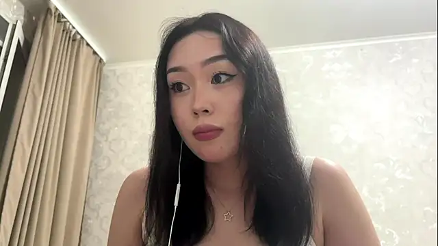 LilowNax online show from May 27, 2026, 8:39 pm