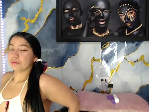 Yasmine Tapias online show from June 18, 2026, 9:30 pm