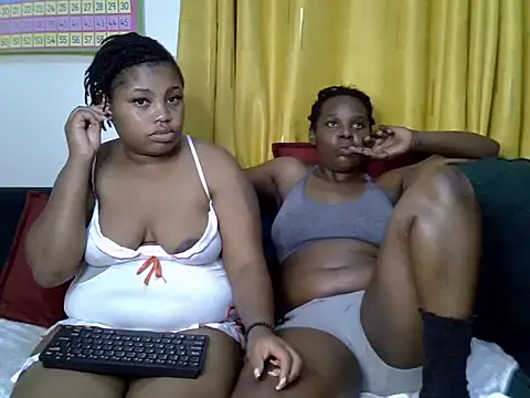 Snapshot of Sue_pretty00 chatting on July 15, 2026, 9:53 pm Sue pretty00 online show from July 15, 2026, 9:53 pm