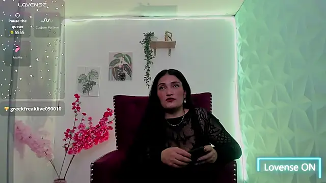 sthefy01 online show from May 26, 2026, 7:54 pm