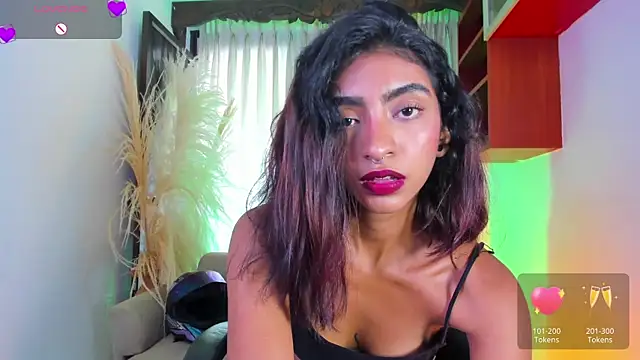 HottieVeroo  online show from July 25, 2026, 8:17 pm