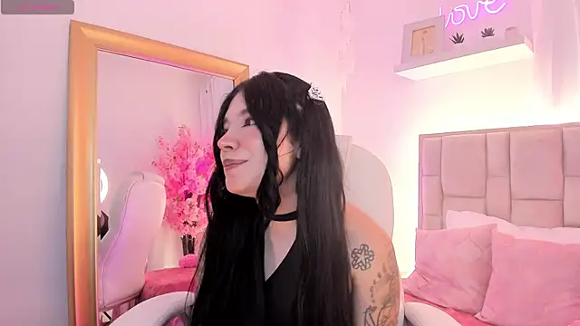 Isis waifu  online show from May 28, 2026, 5:05 am