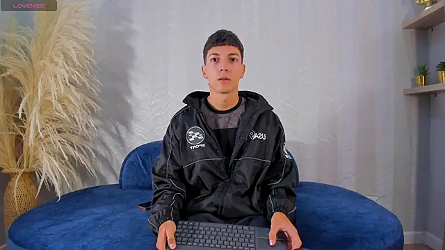Gian Rossi online show from June 14, 2026, 2:19 pm