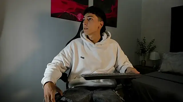 Gian Rossi online show from June 15, 2026, 11:23 am