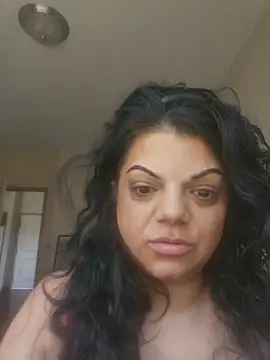 habibiforyou81 online show from May 29, 2026, 1:20 pm