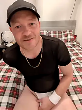 Straight GuyUK online show from July 8, 2026, 6:34 pm