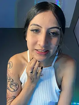 Snapshot of Naaria_ chatting on June 19, 2026, 2:27 am Naaria online show from June 19, 2026, 2:27 am