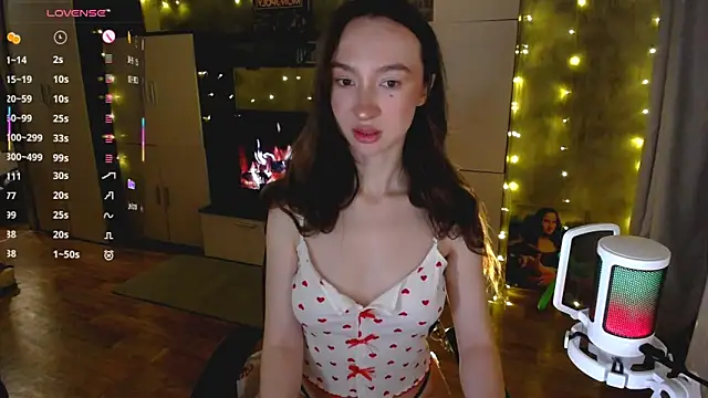 Snapshot of Maryana_Ro chatting on November 12, 2025, 4:51 pm Maryana Ro online show from November 12, 2025, 4:51 pm