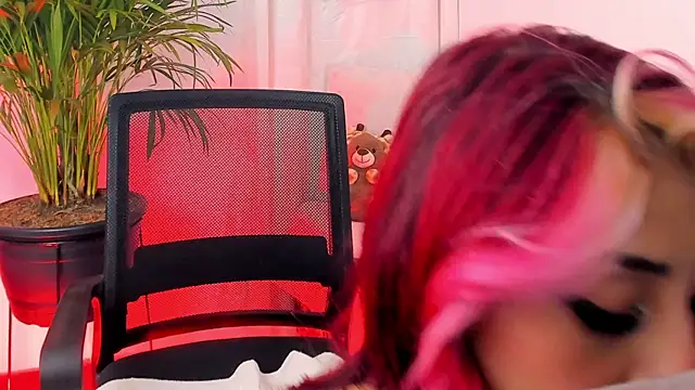 SarahRouge online show from July 11, 2026, 12:35 am