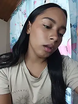 Snapshot of xcleila chatting on July 11, 2026, 5:15 pm xcleila online show from July 11, 2026, 5:15 pm