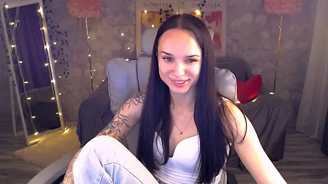 NicoleMerz online show from July 2, 2026, 4:13 pm