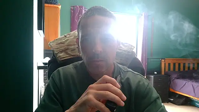 Snapshot of BradleyBent chatting on July 5, 2026, 4:14 pm BradleyBent online show from July 5, 2026, 4:14 pm