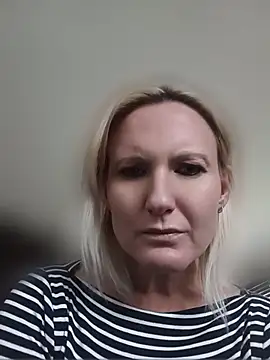 Snapshot of Isabelle_Cora chatting on June 20, 2026, 2:20 pm Isabelle Cora online show from June 20, 2026, 2:20 pm