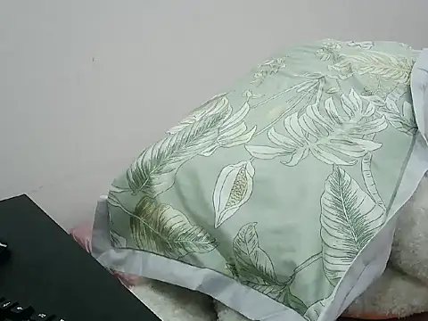 -Ninyn- online show from July 5, 2026, 1:56 am