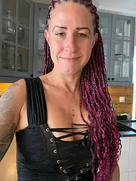 GermanMilfJasmin online show from July 3, 2026, 8:21 am