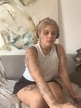 Snapshot of Ella_Bloom chatting on June 16, 2026, 9:56 am Ella Bloom online show from June 16, 2026, 9:56 am
