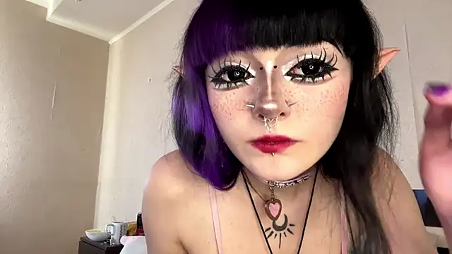 HolyCute online show from June 22, 2026, 2:14 pm