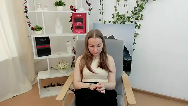 ElanaSpink online show from May 31, 2026, 8:43 am