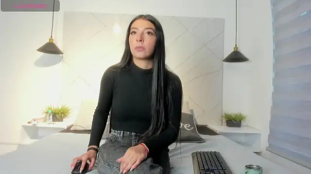 Snapshot of SARAH_COLLENS_ chatting on June 16, 2026, 11:24 am SARAH COLLENS online show from June 16, 2026, 11:24 am