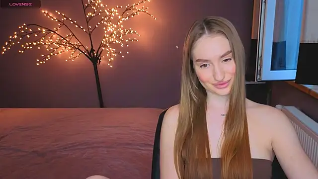 Snapshot of AlisaFoxis chatting on July 6, 2026, 5:37 pm AlisaFoxis online show from July 6, 2026, 5:37 pm